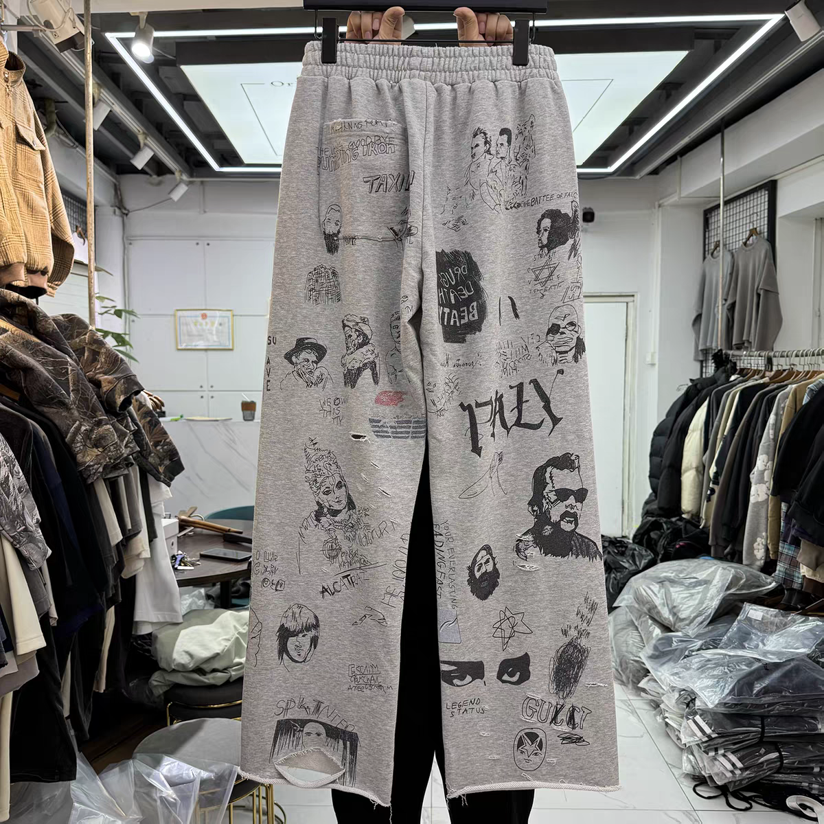 Retro Graffiti Character Lette - Women Shoes Joggers avaliação e preço